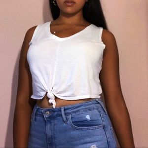Cute white tank top with tie in the front💫